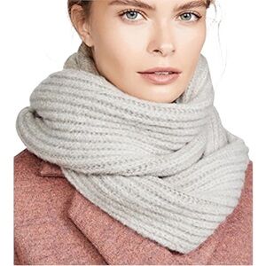 New Hat Attack Women’s Lodge Loop Cozy Infinity Scarf in Light Gray